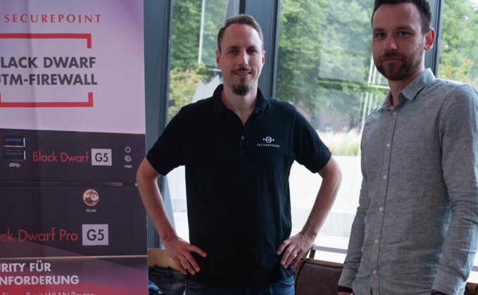 Alexander Wiediker (links), Leitung Cybersecurity Solutions sowie CISO bei der Tarox AG und Fabian Nuretinoff, Distribution Manager bei Securepoint.