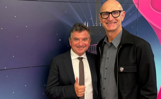 Telekom-CEO Tim Höttges (re.) und der künftige T-Systems-Chef Ferri Abolhassan.