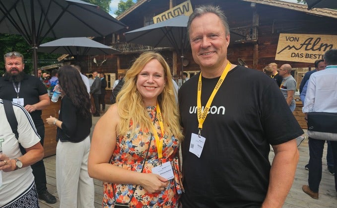 Mit dem neuen Programm eLux Ready will Unicon Partnern einen sorgenfreien Einstieg in hybride Arbeitsplatzkonzepte gewährleisten. Im Bild: Michaela Eberling und Mads Skalbo, mit denen CRN auf dem diesjährigen Sommerforum von Arrow sprach.