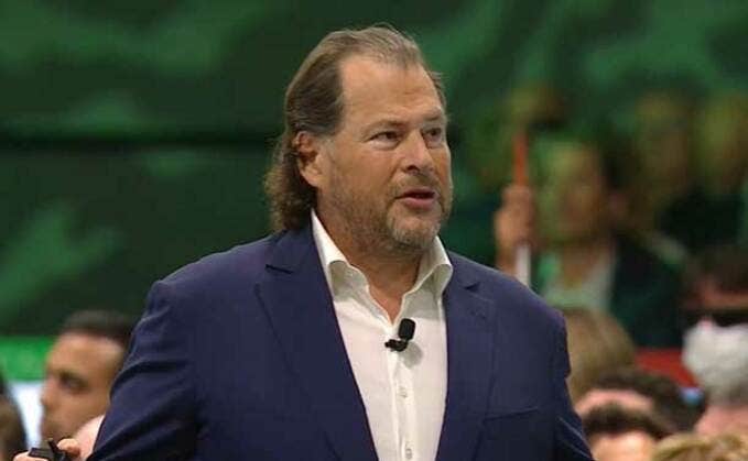 Teilt heftig gegen Microsofts KI aus und bringt die KI von Salesforce ins Spiel: Salesforce-CEO Marc Benioff.